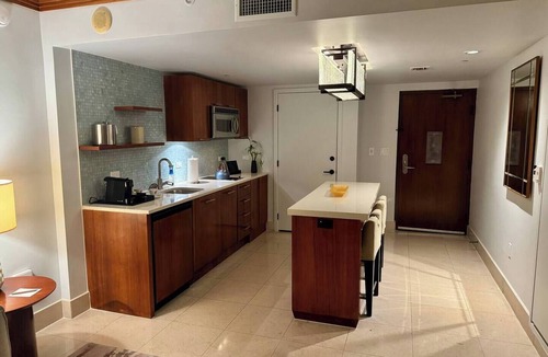 North Beach Hotel | Beachfront 1-bedroom apartment at LUXURY Carillon Miami Hotel