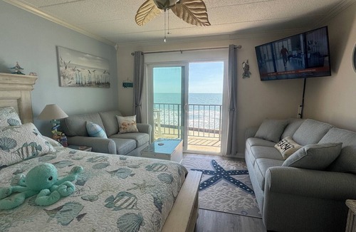 North Wildwood Condo | Beachfront 1Br/1Ba condo, free parking & WiFi w/Heated Pool