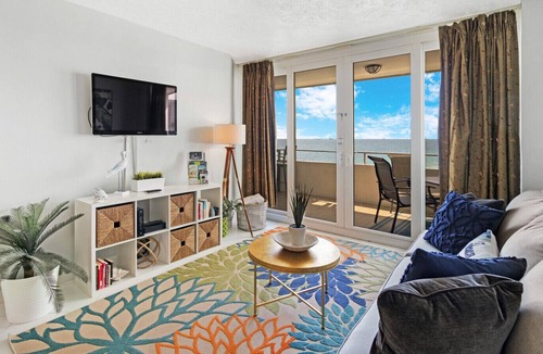 Galt Mile Condo | BEACHFRONT 2 BEDROOM CONDO WITH BIG BALCONY , POOL AND TIKI BAR ON THE OCEAN!!!