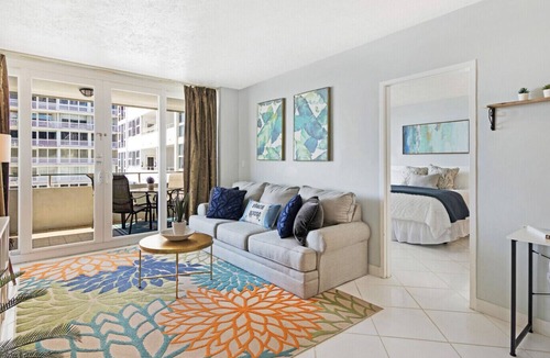 Galt Mile Condo | BEACHFRONT 2 BEDROOM CONDO WITH BIG BALCONY , POOL AND TIKI BAR ON THE OCEAN!!!