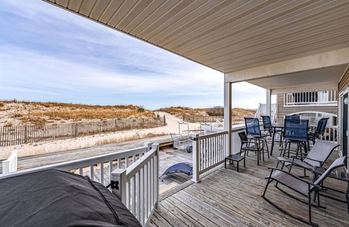 South End Condo | Beachfront 4BR, Pet friendly, sleeps 12, linens included! 2 Parking spots