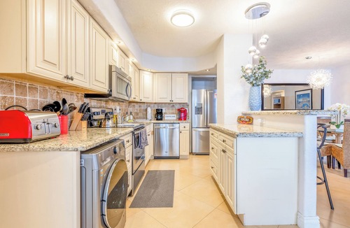 Galt Mile Condo | Beachfront Condo with Pool, Balcony & Ocean Views