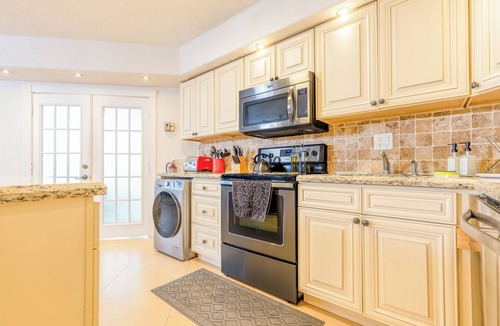 Galt Mile Condo | Beachfront Condo with Pool, Balcony & Ocean Views