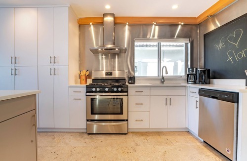 Birch Park Finger Streets House | Beachfront Home | Pool + Al Fresco Dining + Ocean Views | Beach Haven