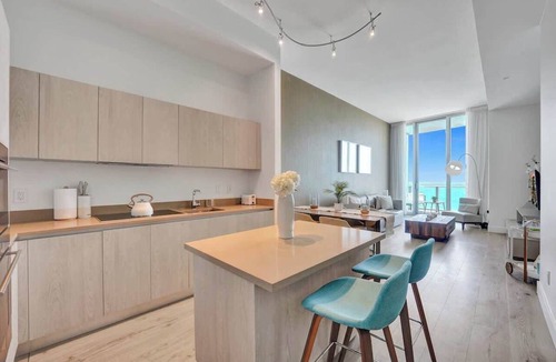 Hollywood South Central Beach Apartment | Beachfront Luxe Condo Sunrise Oceanfront Balcony