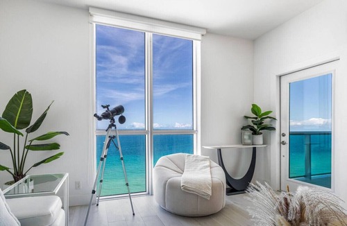 Hollywood South Central Beach Apartment | Beachfront Luxe Corner Penthouse|Gym|Heated Pool