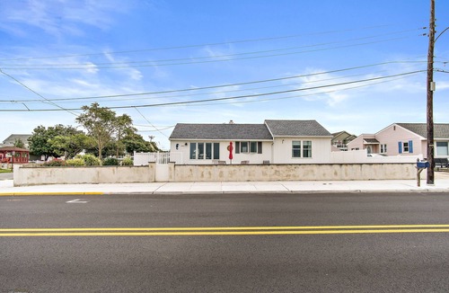 North Cape May Cottage | BEACHFRONT! PET FRIENDLY COTTAGE with unobstructed SPECTACULAR SUNSET views !