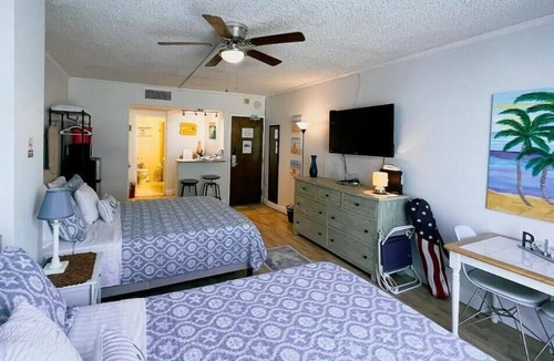Barrier Island Resort | Beachfront Resort Hotel Room