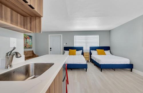 North Beach Apartment | Beachside 1BR in Hollywood | Parking + WiFi
