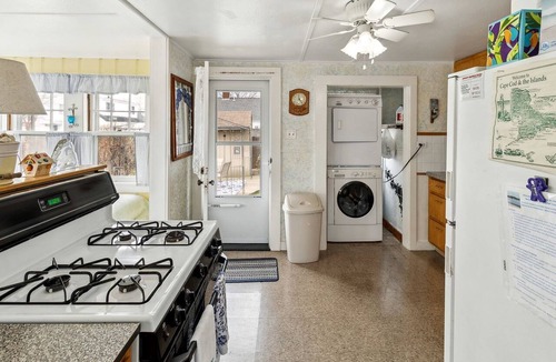 Wareham Center House | Beachside Cottage Rental Cape Cod Massachusetts Sleeps 8 Quiet Community Near Cape Beaches
