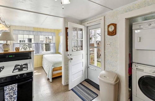 Wareham Center House | Beachside Cottage Rental Cape Cod Massachusetts Sleeps 8 Quiet Community Near Cape Beaches