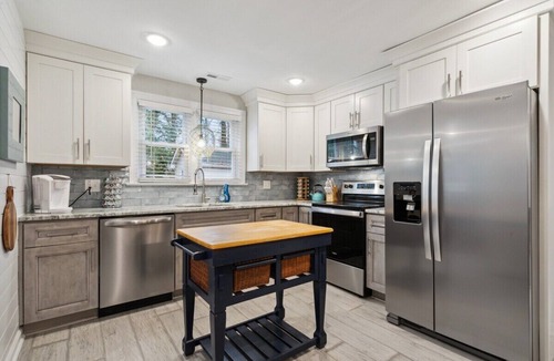 Buckroe Beach House | Beachside Escape: 1/2 mile from beach for family getaway