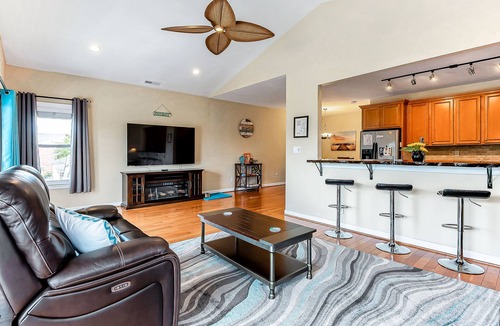 East Ocean View House | Beachside Home Fenced Yard Dogs Welcome