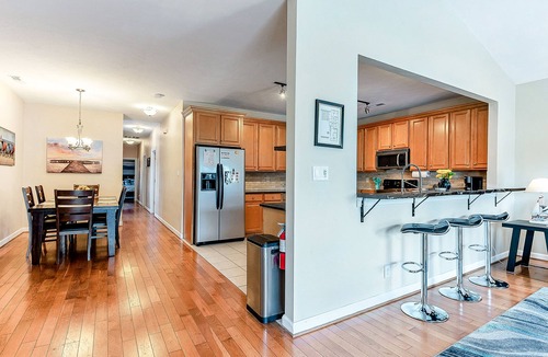East Ocean View House | Beachside Home Fenced Yard Dogs Welcome