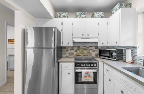 Delray Beach Apartment | Beachside Paradise 2 blocks to BEACH-1 block 2 AVE