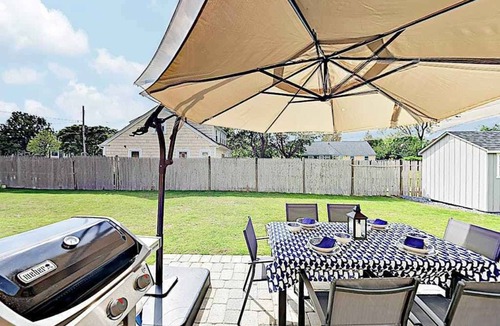 Falmouth House | Beachside retreat with grill - near Main Street & 300 yards to Surf Drive shore