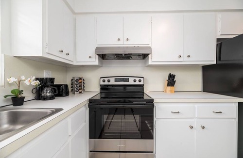 Lauderdale-by-the-Sea Apartment | Beachside Bliss: Luxurious 2 Bed, 2 Bath Apartment - Your Coastal Sanctuary