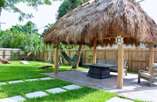 Beachway Estates House | Beachtown Getaway w/Tiki Hut