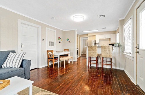 Northeast Virginia Beach Apartment | Beachwalk #2, 8 minute walk to the Beach!
