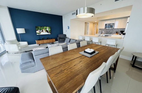 Hallandale Beach Hotel | Beachwalk Resort