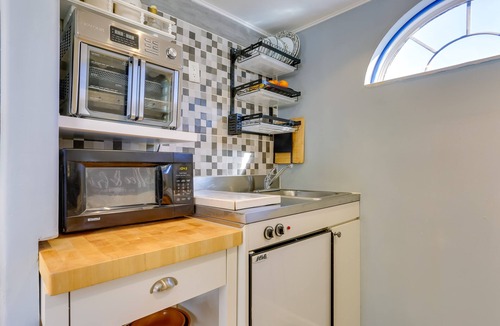 Beacon Apartment | Beacon Apt w/Patio + Grill; Walk to Main St!