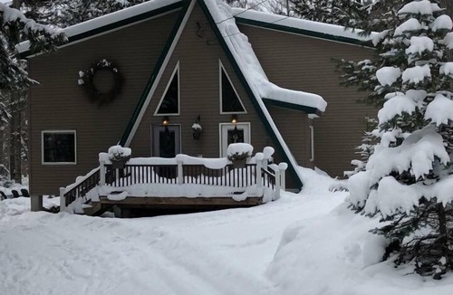 Town of Webb House | Bear Creek Lodge: By First Lake, Ride from Cabin