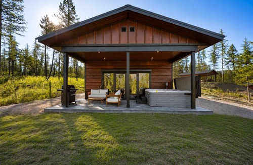 Martin City Cabin | Bear View Cabin/Upscale Cabin Retreat w/Hot Tub, Scenic Views & Wildlife