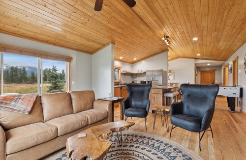 Kalispell House | Beargrass Cabin @ Explorer's Basecamp