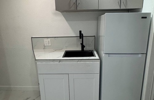 Miami Gardens Apartment | Beautiful 1-bedroom tiny guesthouse in Miami Gardens near Hardrock Stadium