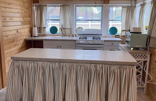 Edenton Apartment | Beautiful 1-bedroom downstairs apartment in Rocky Hock, 12 miles from Edenton.