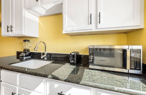 South Beach Condo | Beautiful 1 bedroom apartment with POOL in the heart of SOUTH BEACH!