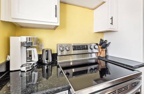 South Beach Condo | Beautiful 1 bedroom apartment with POOL in the heart of SOUTH BEACH!