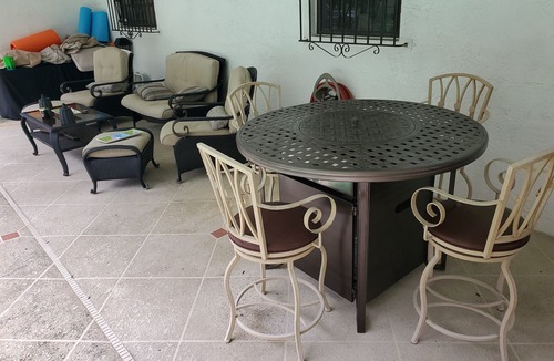 Miami Gardens House | Beautiful 1980s Vintage 4Ksqft 4-2.5/Pool, 3 miles from Hard Rock Stadium