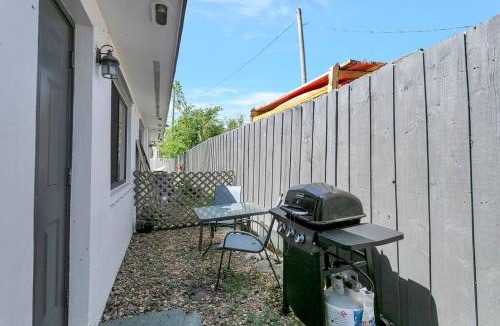La Hacienda Apartment | Beautiful 1bd, prime location, parking, pets 828-2