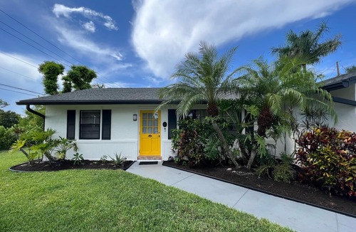 Lake Ida Shores House | Beautiful 2 Bedroom close to Beach & Atlantic Ave!