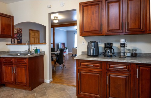 Utica Apartment | Beautiful 2 Bedroom Apt. With fast Wifi & Netflix