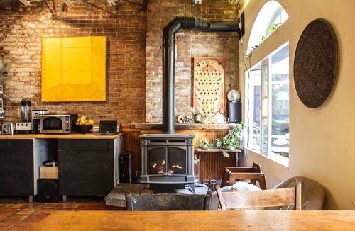 Prospect Heights Condo | Beautiful 2-Bedroom Brooklyn Carriage House with AC and Off-Street Parking