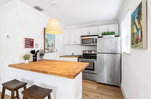 Sailboat Bend Apartment | Beautiful 2 BR Apartment - Bright and Spacious