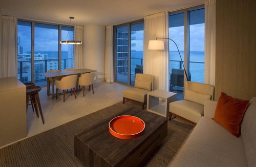 Hollywood South Central Beach Resort | Beautiful 2 BR Suite w/Ocean Views, Private Balcony & Walk to Diplomat Resort