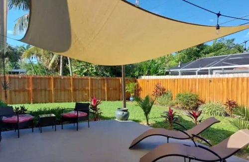Bel Air House | Beautiful 3 Bedroom Beach Vacation Home!