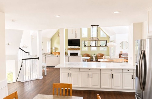 Villas House | Beautiful 4 bdrm home, water-views, brand new Saltwater Pool, and Roof Deck!