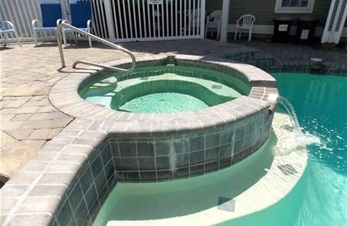 North Wildwood Condo | Beautiful 4 Bedroom Condo w/POOL & KING BED
