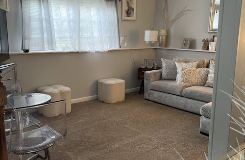 Yorkshire House | Beautiful 4 Bedroom Home Close to UD University & Bob Carpenter Ctr.