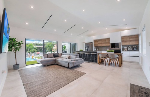 Cutler Bay House | Beautiful 5BR Home BBQ, Playground, Court & Pool