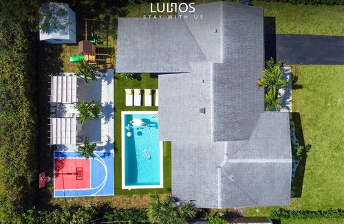Cutler Bay House | Beautiful 5BR Home BBQ, Playground, Court & Pool
