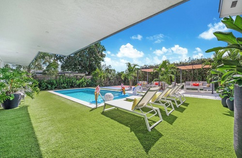 Cutler Bay House | Beautiful 5BR Home BBQ, Playground, Court & Pool