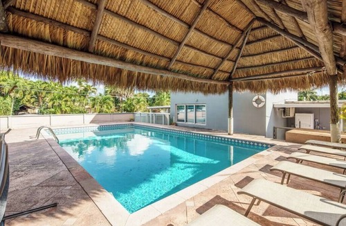 Hialeah Villa | Beautiful 7-Bedroom Villa with Pool