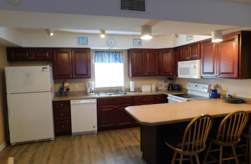 Hatteras Condo | Beautiful and Spacious, 2 bed 2 full bath, pool and jacuzzi, steps to the ocean