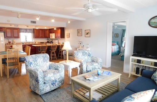 Hatteras Condo | Beautiful and Spacious, 2 bed 2 full bath, pool and jacuzzi, steps to the ocean