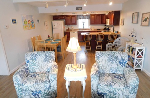 Hatteras Condo | Beautiful and Spacious, 2 bed 2 full bath, pool and jacuzzi, steps to the ocean